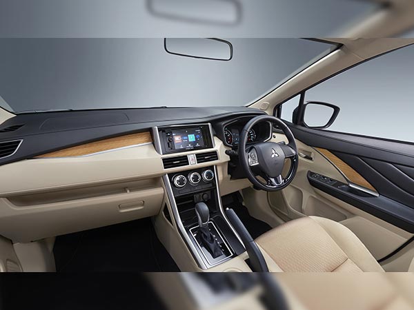 Mitsubishi Expander New-Generation MPV Unveiled