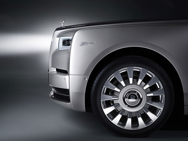 new rolls royce phantom revealed
