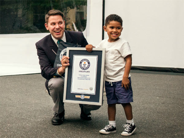 volvo-sets-guinness-world-record-for-the-largest-ever-unboxing