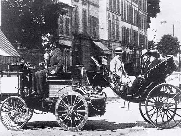 World’s First Car Race World’s First Car Race