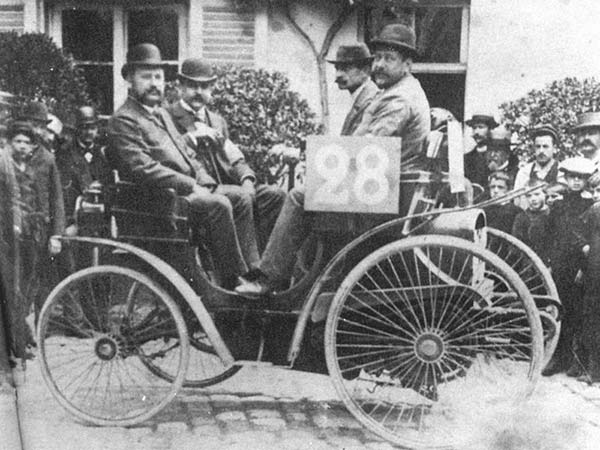World’s First Car Race World’s First Car Race