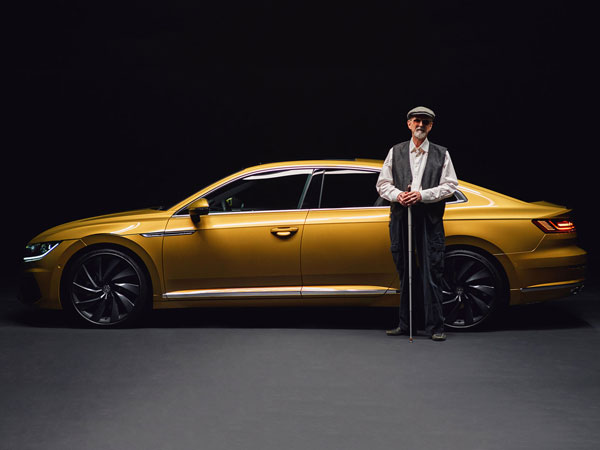 Blind Photographer Shoots A VW Arteon 