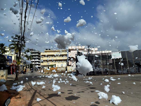 Frothing In Bellandur Lake Increases | Tips For Driving In Froth/Rain