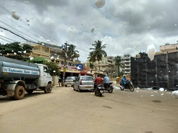 Frothing In Bellandur Lake Increases | Tips For Driving In Froth/Rain