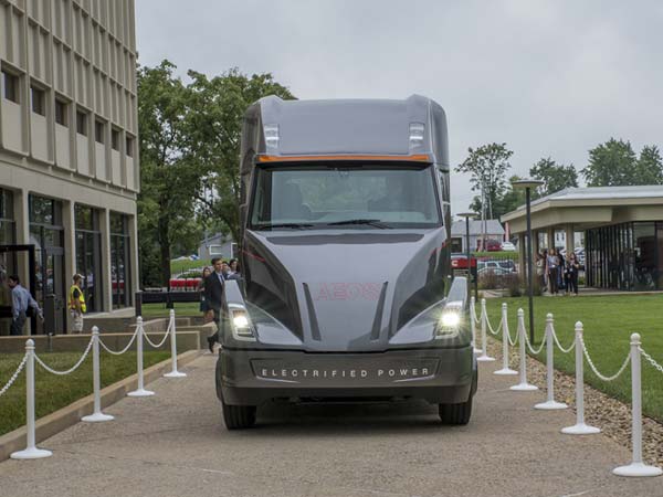 Cummins Unveils Electric Heavy-Duty Truck