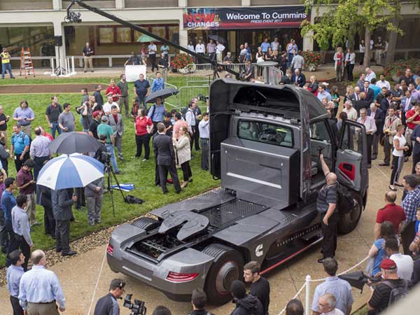 Cummins Unveils Electric Heavy-Duty Truck