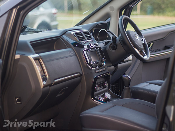 jeep compass vs tata hexa comparison