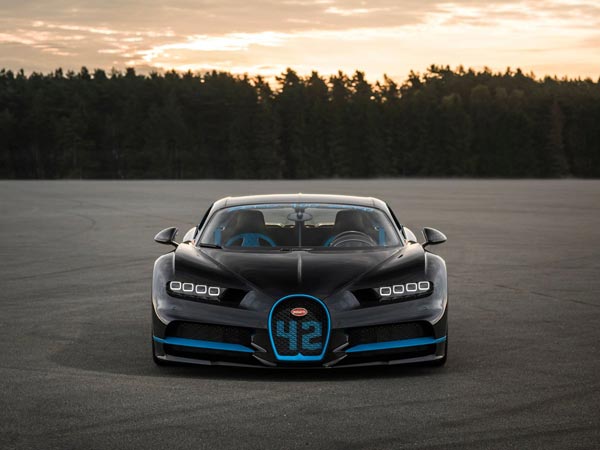 Bugatti Chiron Sets World Record With Montoya Behind The Wheel Bugatti Chiron Sets World Record With Montoya Behind The Wheel