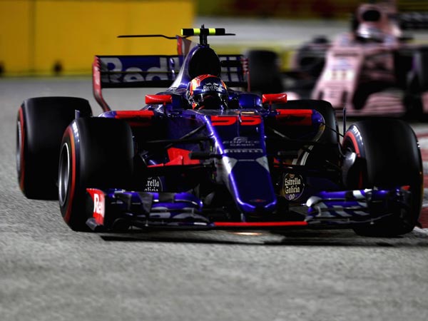 Formula One: Lewis Hamilton Wins Dramatic Singapore GP