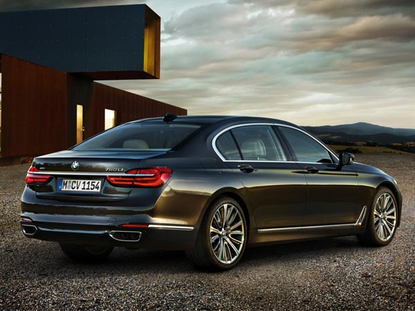 Sachin Tendulkar Gifts BMW 7 Series Worth 1.14 Crore To Virender Sehwag