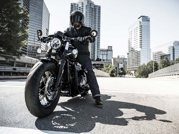 Triumph Unveils New Bonneville Bobber Black