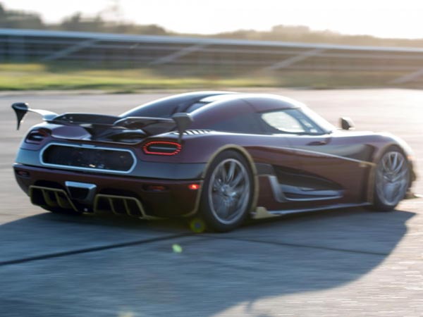 Koenigsegg Agera RS Smashes Bugatti Chiron's Record