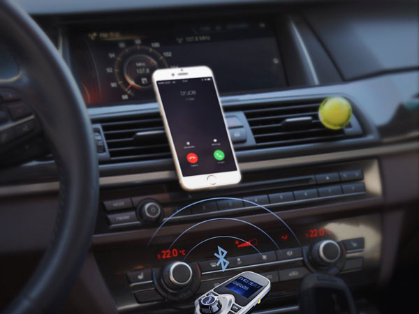 Hands-Free Talking Is A Traffic Offence In India Hands-Free Talking Is A Traffic Offence In India