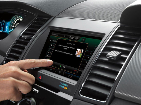 Hands-Free Talking Is A Traffic Offence In India Hands-Free Talking Is A Traffic Offence In India