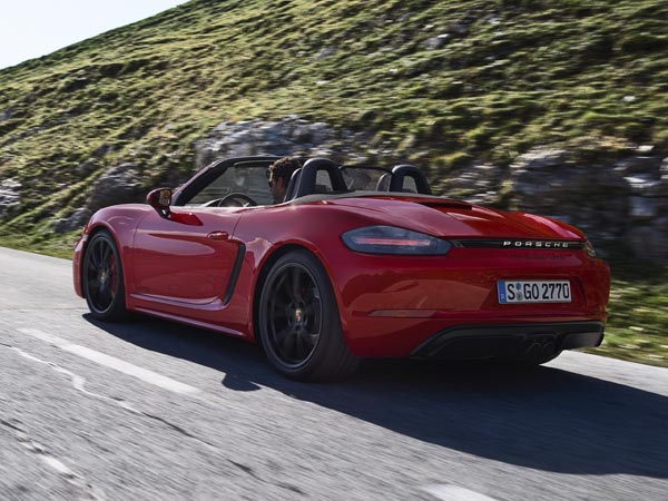 Porsche 718 Cayman GTS & 718 Boxster GTS Revealed 