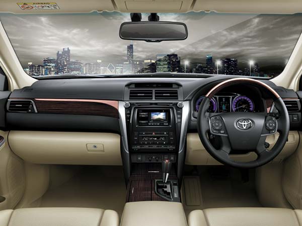 Toyota Camry Hybrid Production Stopped In India - GST To Be Blamed?