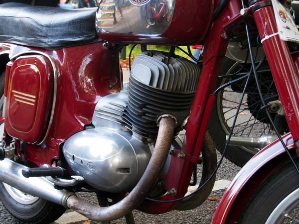 Evolution Of Motorcycles — Why Are Motorcycle Exhausts Commonly Placed On The Right Side?