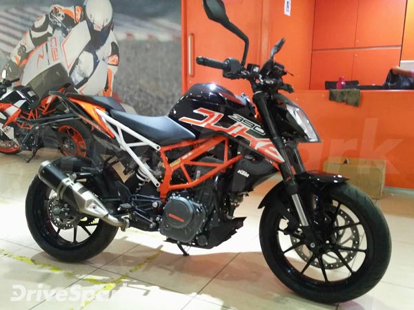 KTM Duke 390 Gets Showroom-Spec Custom Black Paint Job KTM Duke 390 Gets Showroom-Spec Custom Black Paint Job