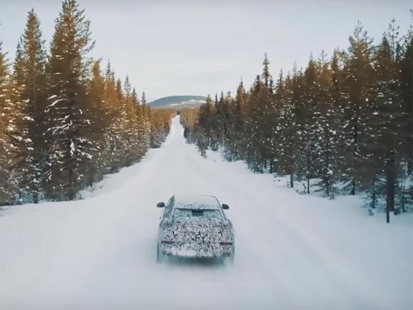 Bullish Lamborghini Urus Teases Snow Drifting Skills