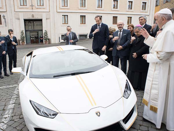 Pope Francis Gifted Lamborghini Huracan RWD