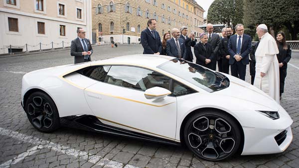 Pope Francis Gifted Lamborghini Huracan RWD