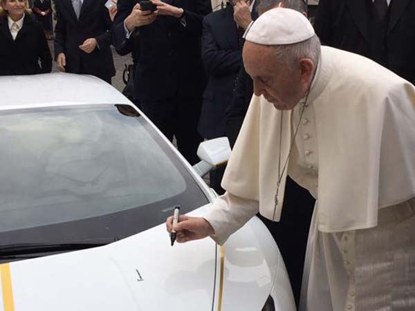 Pope Francis Gifted Lamborghini Huracan RWD