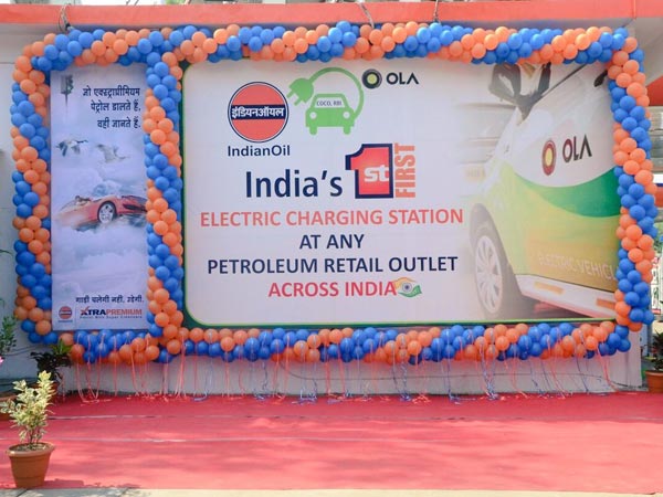 India’s First Electric Vehicle Charging Station Launched By Indian Oil Corporation