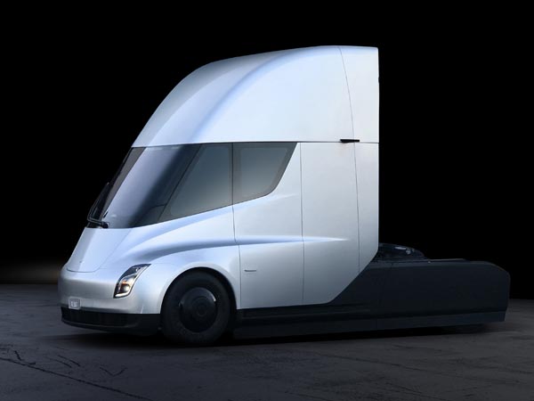 Tesla Semi Violently Shows Off Brisk 0–60mph Acceleration