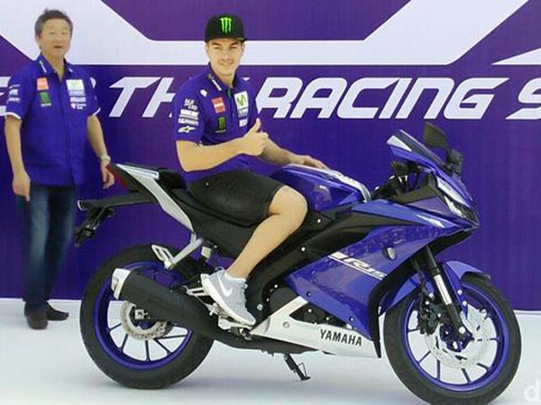 Yamaha YZF-R15 V3.0 Spotted Ahead Of India Launch Yamaha YZF-R15 V3.0 Spotted Ahead Of India Launch