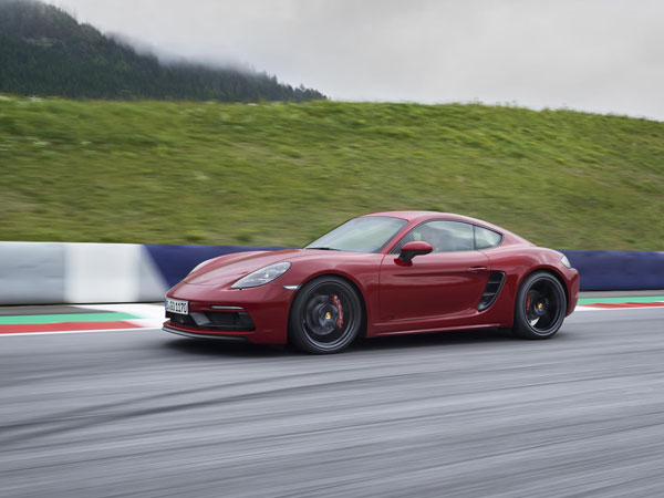2017 Los Angeles Auto Show: Porsche 718 Cayman GTS Revealed