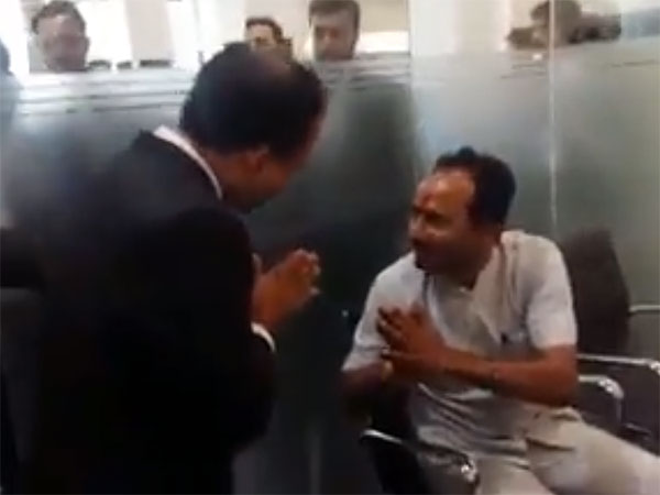 Jeep Dealership Executives Beat Up Man In Showroom 