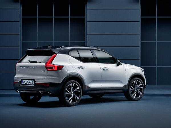2017 Los Angeles Auto Show: Volvo XC40 Unveiled