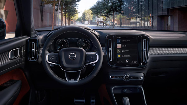 2017 Los Angeles Auto Show: Volvo XC40 Unveiled