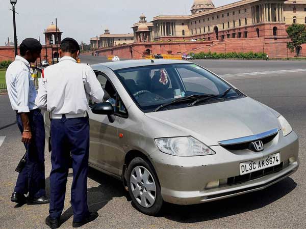 Karnataka MP Driving Innova Crysta Breaks Barricade And Almost Runs Over A Cop