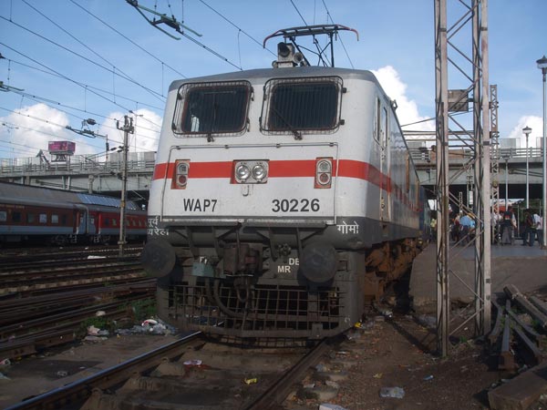 Indian Railway Locomotives To Run On Fuel-Cell Battery — Hybrid Trains For India?