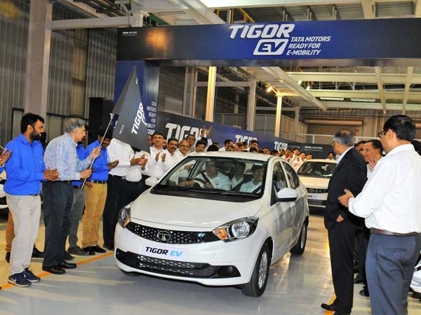 Tata Motors Delivers First Batch Of Tigor EV To EESL Tata Motors Delivers First Batch Of Tigor EV To EESL