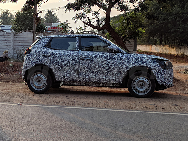 Exclusive: SsangYong Tivoli Spotted Testing Alongside Hyundai Creta In Coimbatore
