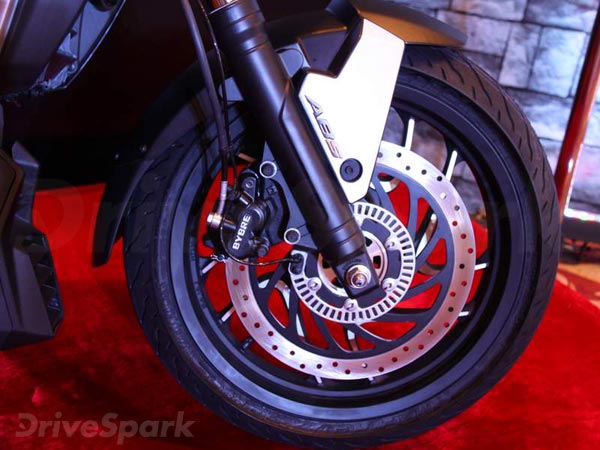 2018 Bajaj Dominar 400 Spotted At Dealership