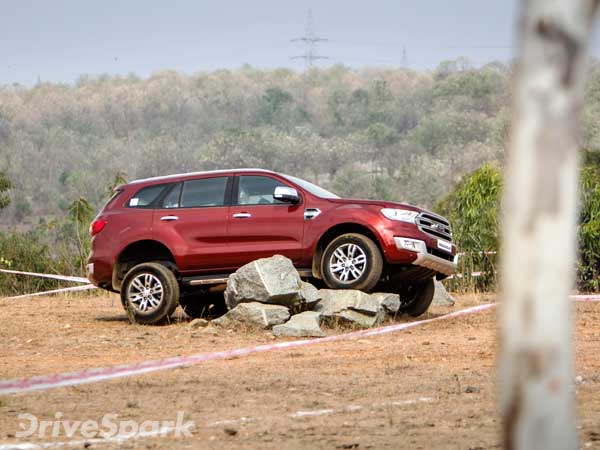 Ford Endeavour 2.2-Litre Titanium Variant Gets Sunroof Option