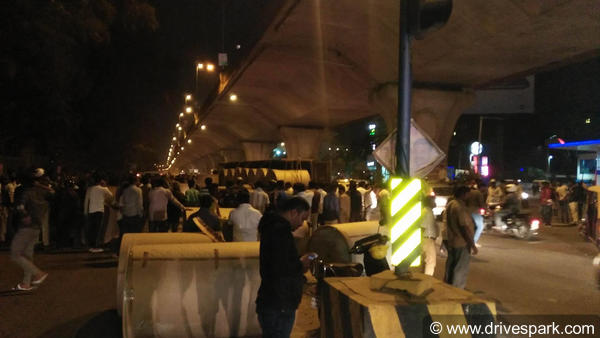 Accident In Bangalore On Republic Day - Truck Crushes Toyota Etios