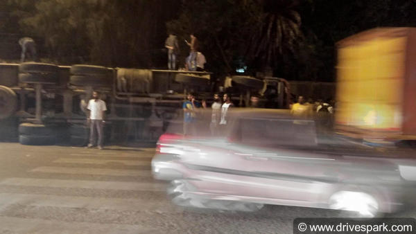 Accident In Bangalore On Republic Day - Truck Crushes Toyota Etios