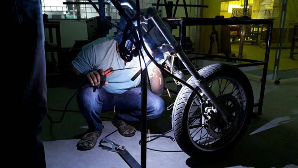 India’s First Electric Superbike To Be Launched In 2018 Auto Expo: Emflux Motors