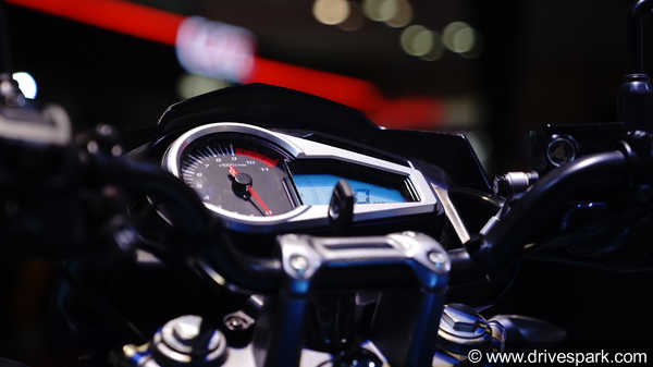 Hero Xtreme 200R Top Features: LED Lights, Funky Graphics, Analog+Digital Meter, ABS & More