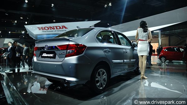 New Honda Amaze 2018 Top Features: New Front Design, Interiors, New CVT Gearbox, Safety Features & More New Honda Amaze 2018 Top Features: New Front Design, Interiors, New CVT Gearbox, Safety Features & More