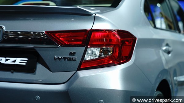 New Honda Amaze 2018 Top Features: New Front Design, Interiors, New CVT Gearbox, Safety Features & More New Honda Amaze 2018 Top Features: New Front Design, Interiors, New CVT Gearbox, Safety Features & More