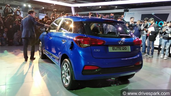 New Hyundai i20 Facelift Vs Old Hyundai i20 Comparison: Key Upgrades, Price, Specifications, Features & Mileage New Hyundai i20 Facelift Vs Old Hyundai i20 Comparison: Key Upgrades, Price, Specifications, Features & Mileage