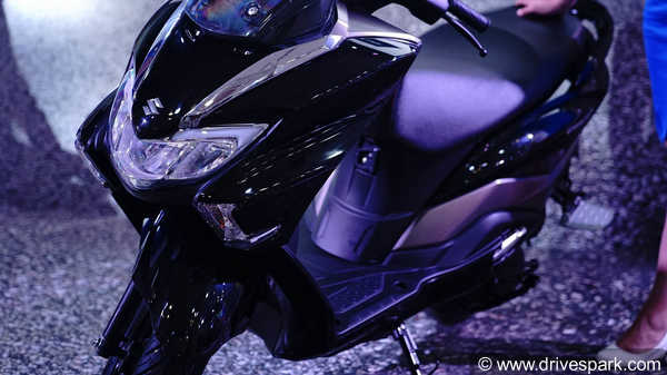 Suzuki Burgman Street Top Features: Maxi Scooter Design, LED Lights, Digital Speedometer & More