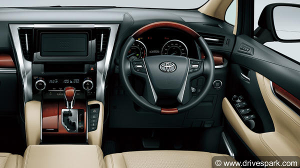 Auto Expo 2018: Toyota Alphard Luxury MPV To Be Showcased