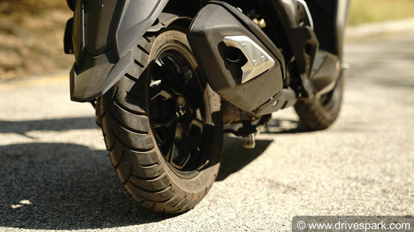 TVS NTorq 125 Top Features: Bluetooth Connectivity, LCD Display With 55 Features, Disc Brake & More