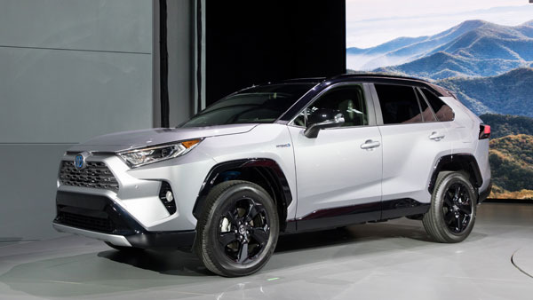 2018 New York Auto Show: Toyota RAV4 SUV Revealed; Specifications, Features & Images